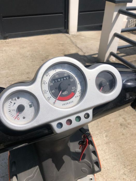 Vând scuter Peugeot SpeedFight 2LC