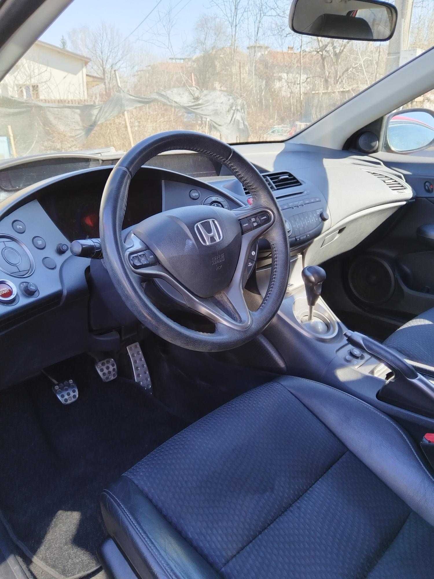 Продавам лек автомобил Honda Civic