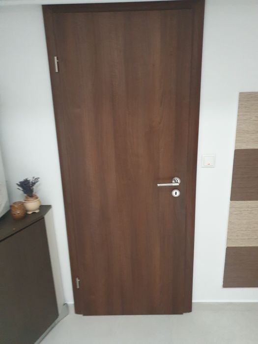 Uși de interior culoare castaniu stare f bună,tocuri 18 la 20 cm