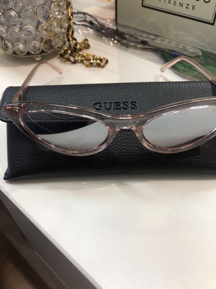 Очила Guess………..