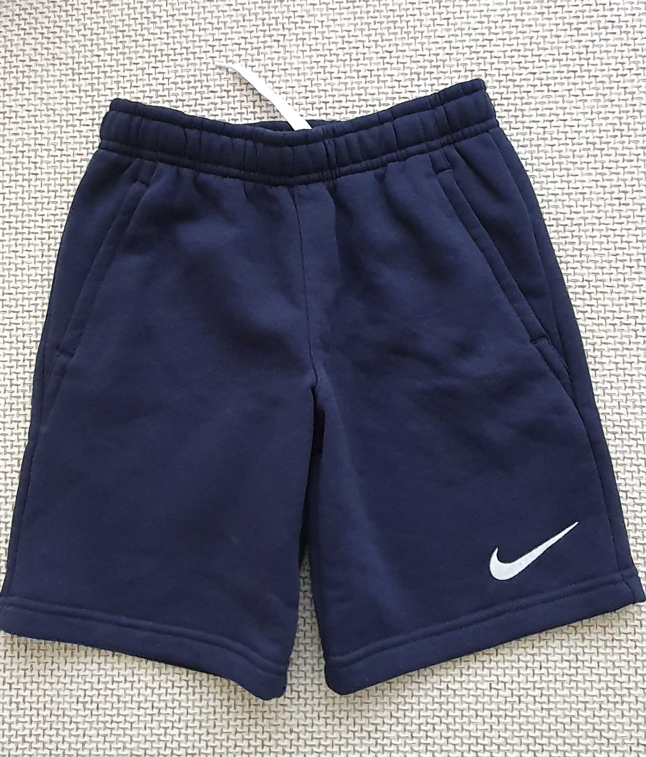 Нови дрехи Nike 122-128