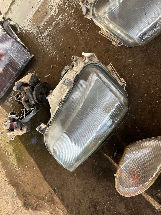 Ляв и десен фар с мигачи