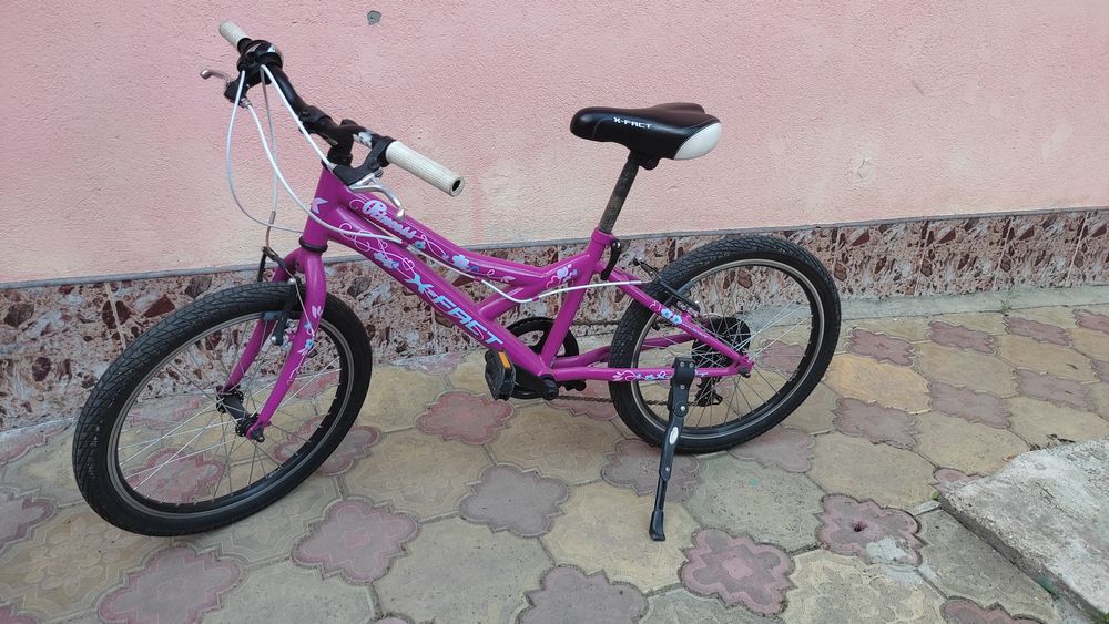 Bicicleta roz pentru fetițe 7-9 ani