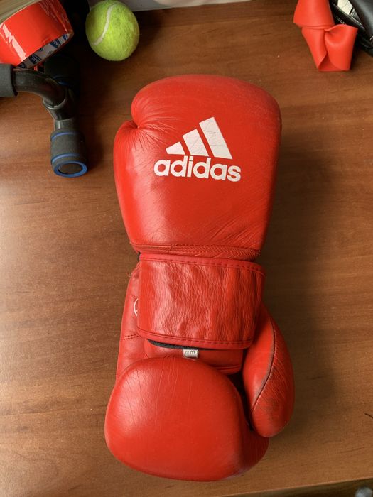 Продаются боксерские перчатки iba adidas