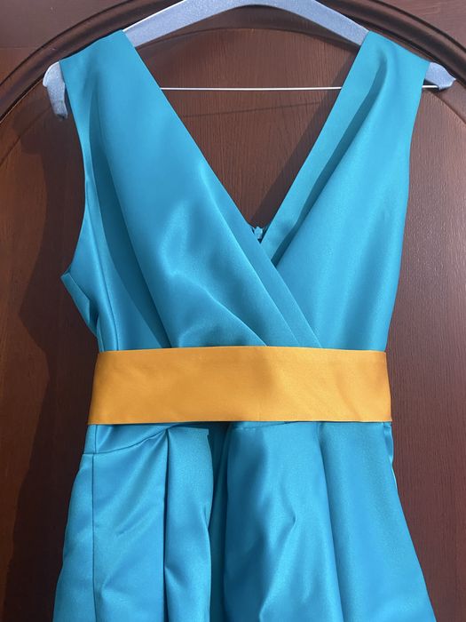 Rochie. Scurta in fata cu trena in spate. Marime38