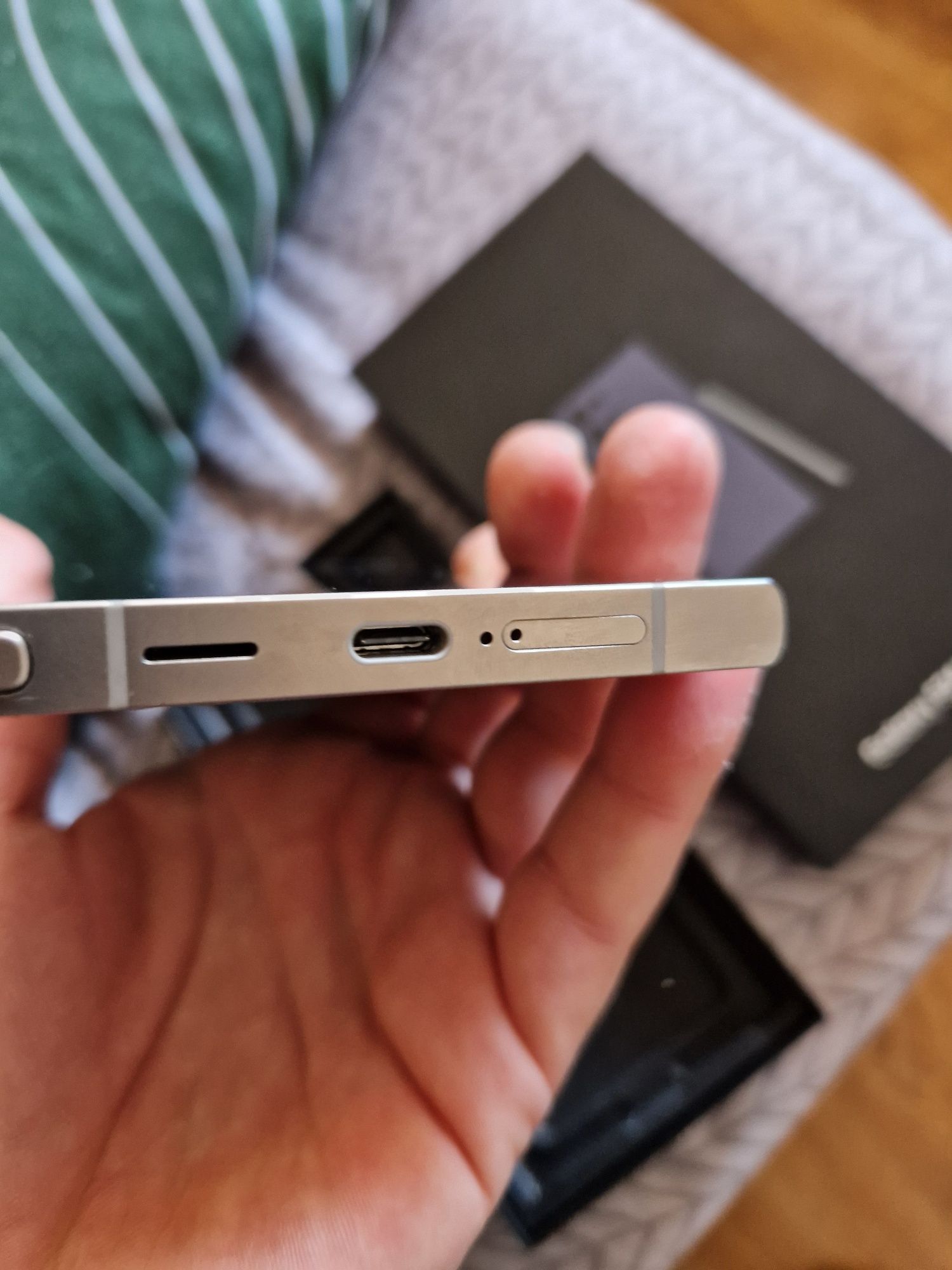 Samsung galaxy s24 ultra 5G 1TB vând urgent