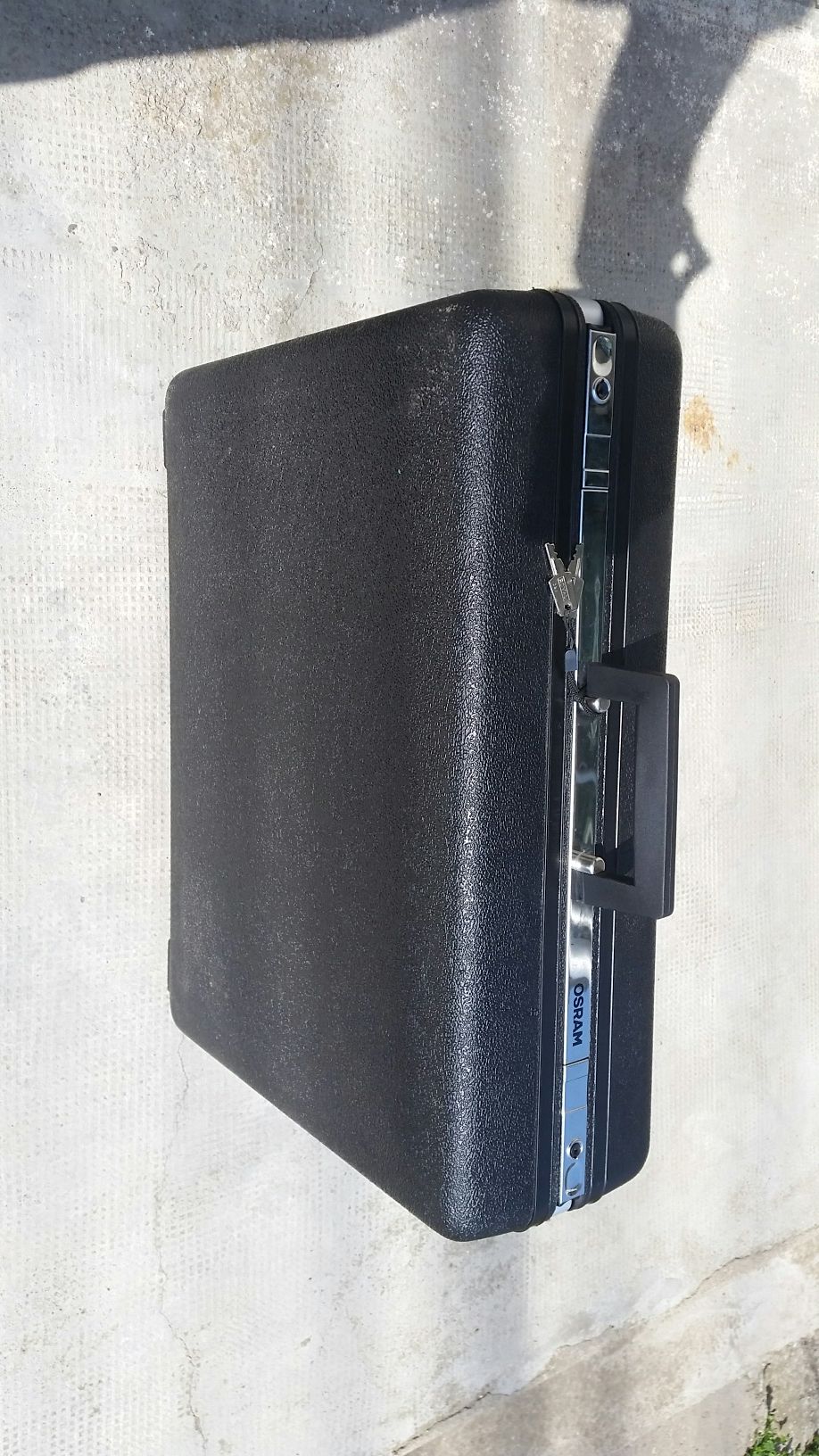 Geanta valiza diplomat mare (55/53/17 CM),din plastic dur, cu 2 chei