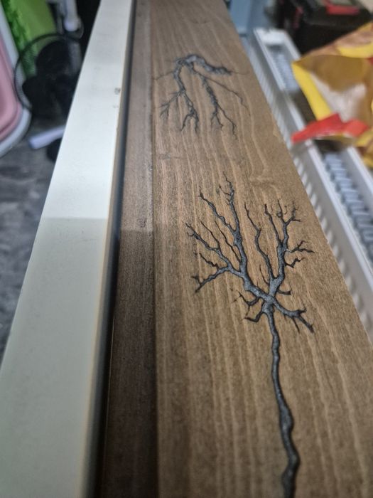 Разтегаема дървена маса с пирография