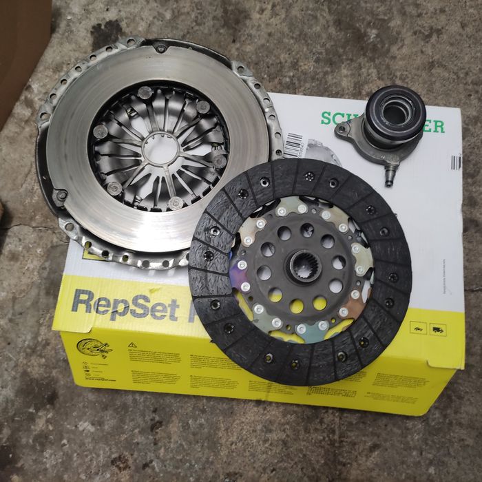 Vând kit ambreiaj fara volanta cod motor D5204T2