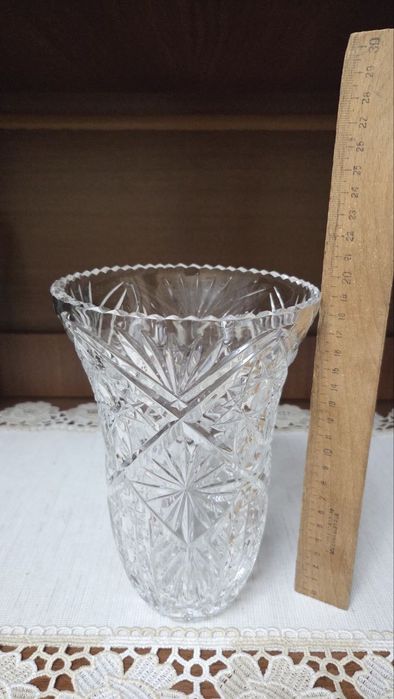 Вазы и графины ,хрусталь и стекло