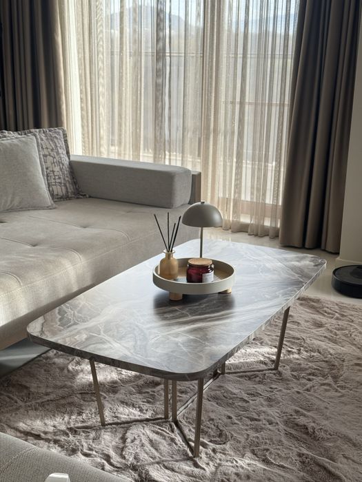 Холна маса с метални златни крака