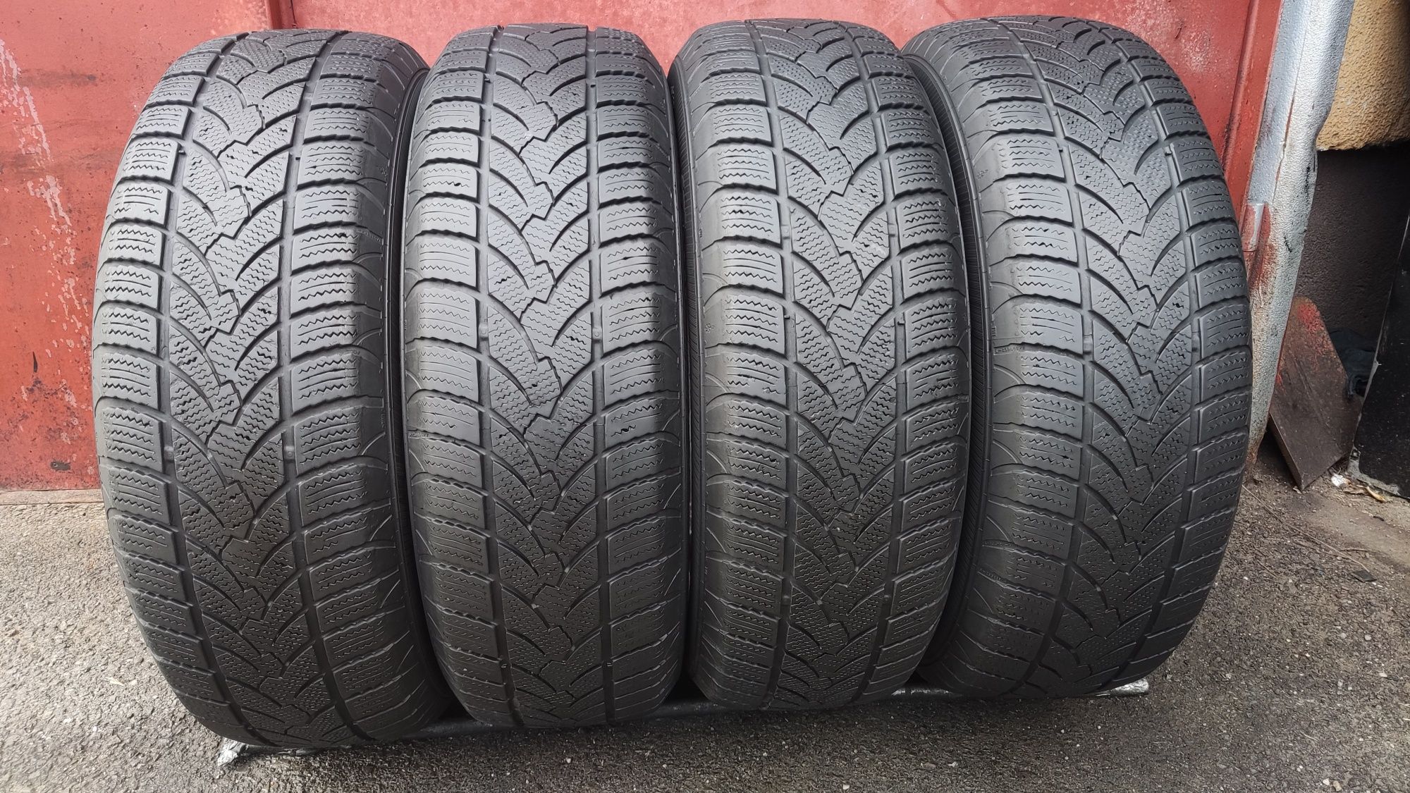 4бр. зимни гуми 215/70/16 Platin Winter, SUV
dot21
6.8mm
Добро състоян