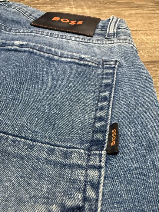Blugi slim fit Boss, marimea M, model nou
