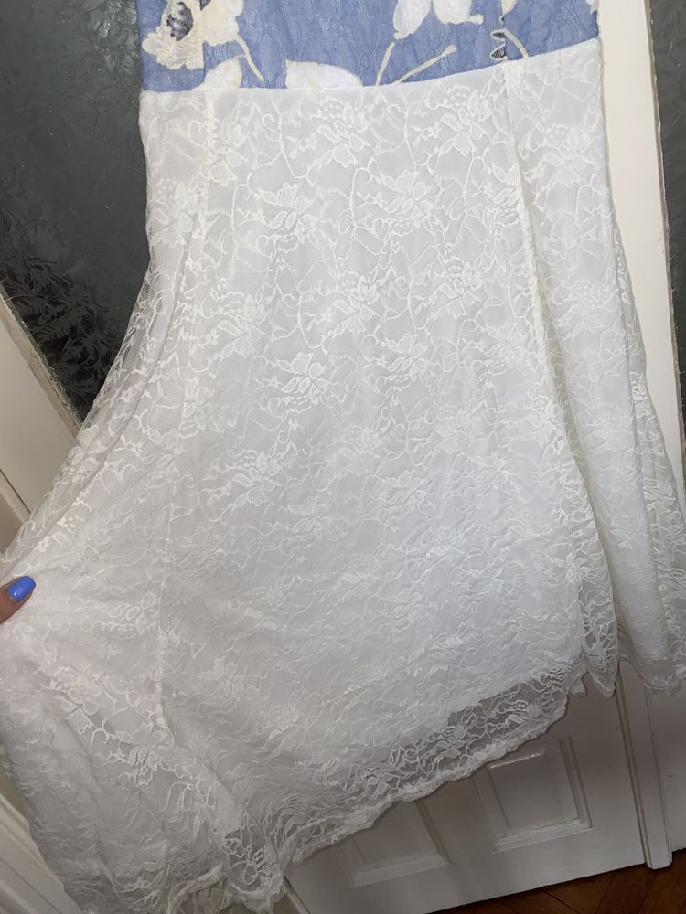 Vand rochie noua, cu eticheta