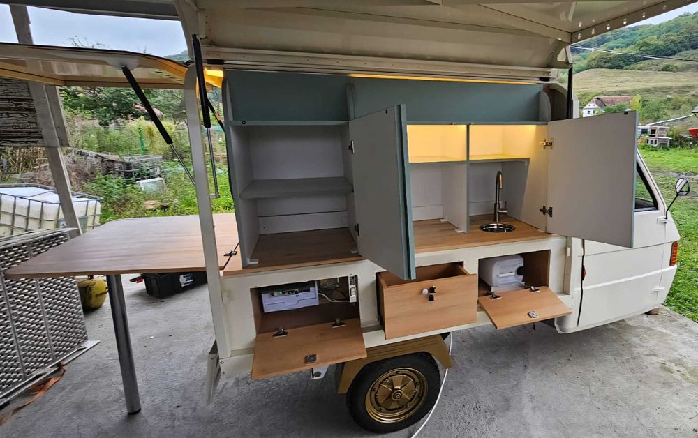 De vânzare – Piaggio Ape ideal: food truck/candy bar la evenimente