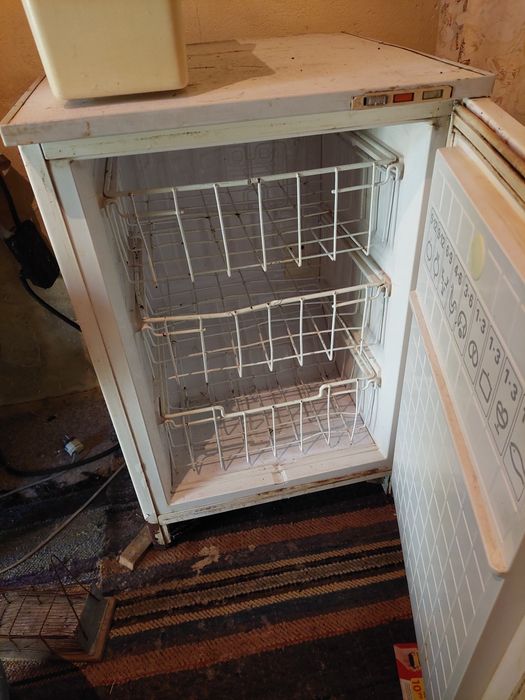 Два броя Фризери малки