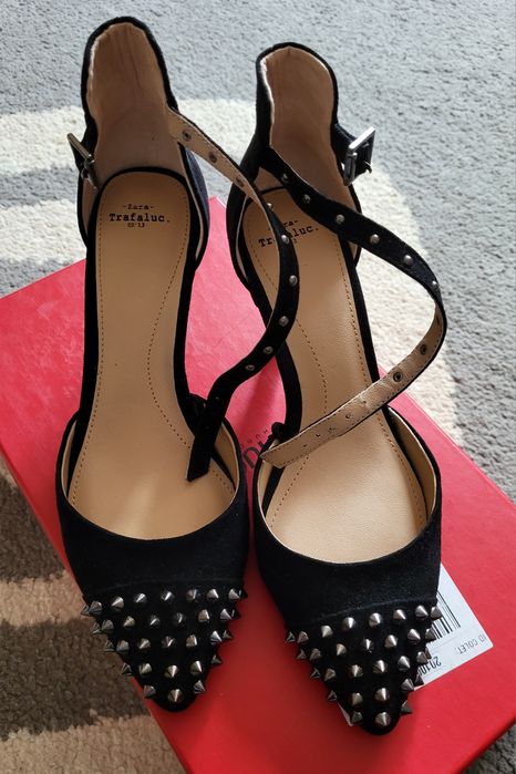 Pantofi Zara cu ținte metalice pe partea din fata