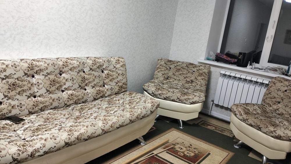 Отдам даром диван с креслами