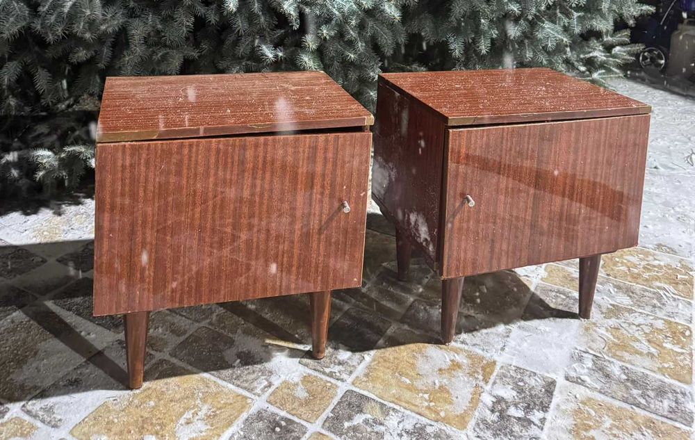 Тумбочки ВИНТАЖ в отличном состоянии цена за ОБЕ : 5000 тг.