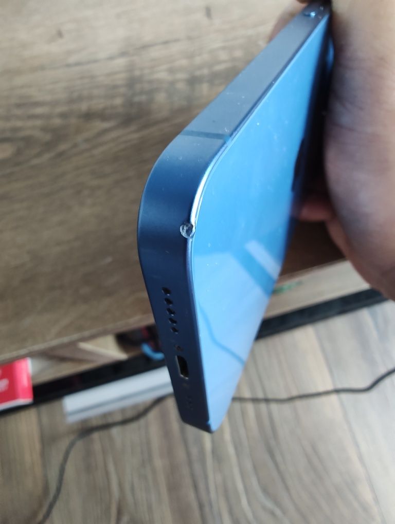 Iphone 13,fara nici o problema,stare foarte buna,huse si folie silconi