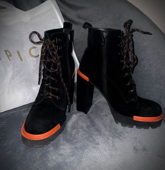 Ghetuțe cu toc din piele întoarsă EPICA