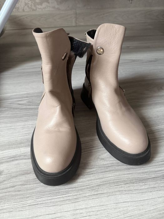 Продам новые кожаные сапоги