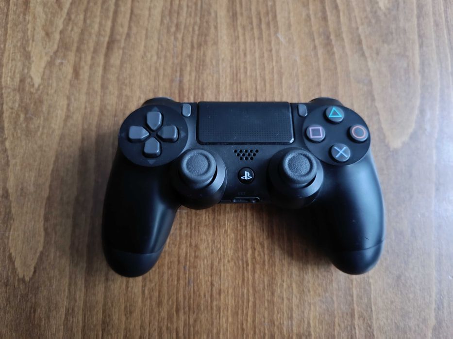 Playstation 4 с джойстик