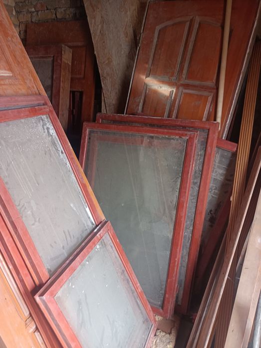 Продам окна и двери с косяками из дуба.
