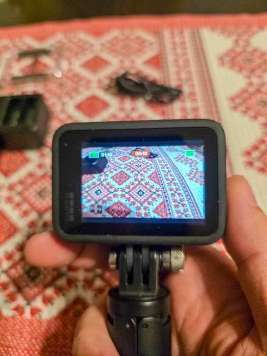 GoPro Hero 10 cu accesorii - utilizată