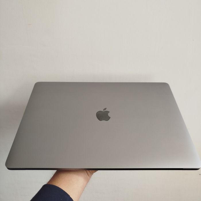 MacBook Pro 512GB i7 15"