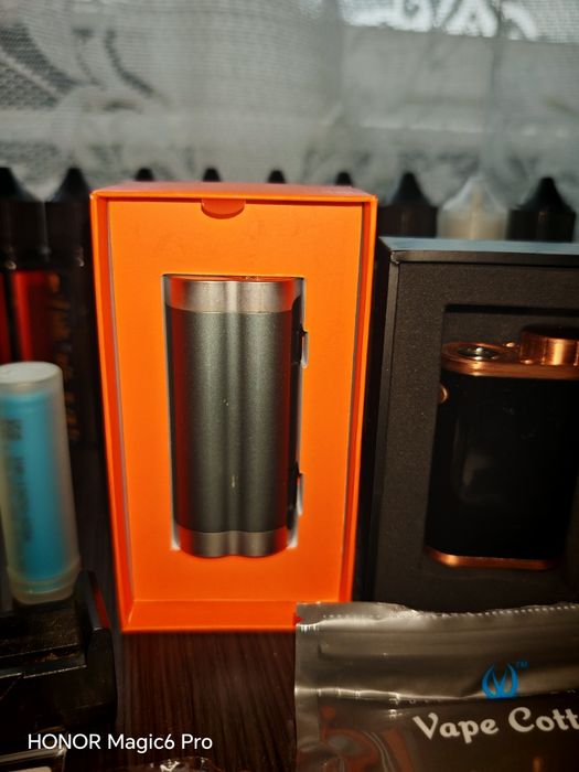 Vând două moduri in stare foarte bună,un atomizor Hera + 3 acumulatori