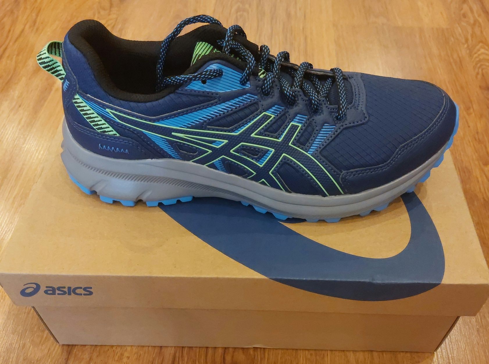 Продавм мъжки маратонки Asics Trail Scout 2