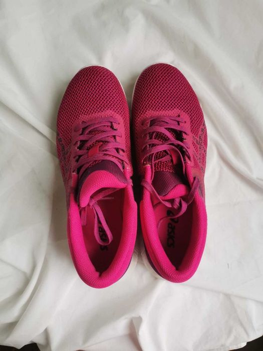 Маратонки асикс.