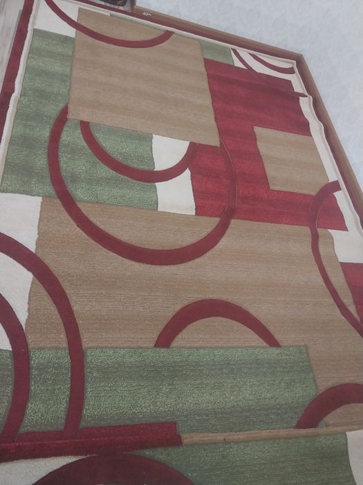 Палас сатылады кызылы 3.2 размер, дорожка  5 метр, 2 метр бу