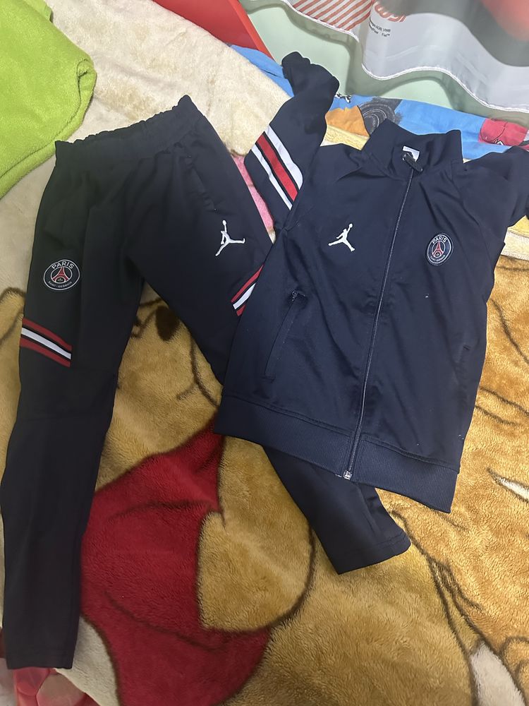 Продавам лот екип и тениска jordan