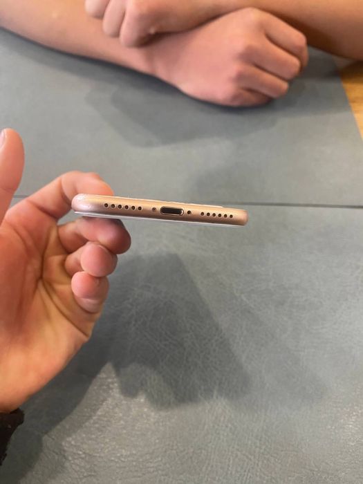 Iphone 8 sastayana yaxsh holatda