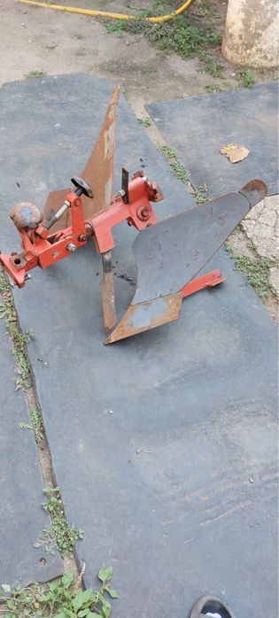 Plug reversibil motocultor