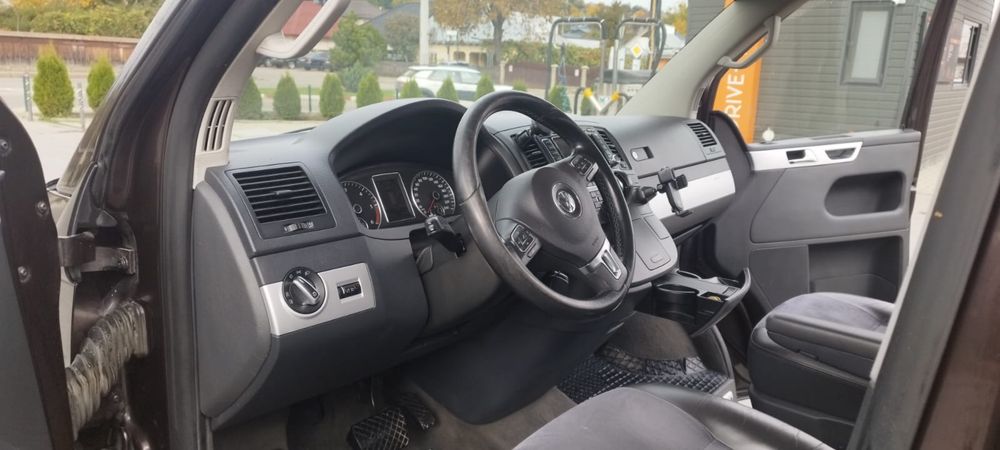 VW T5 Multivan 2011-firma