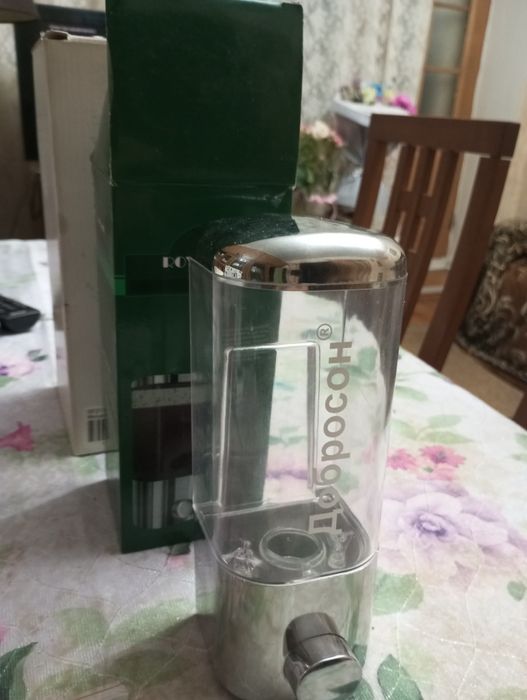 Дозатор для жидкого мыла.