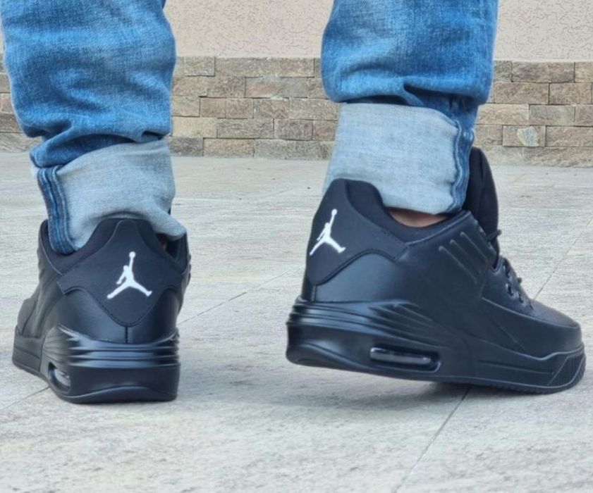 Vând Jordan 3 negri