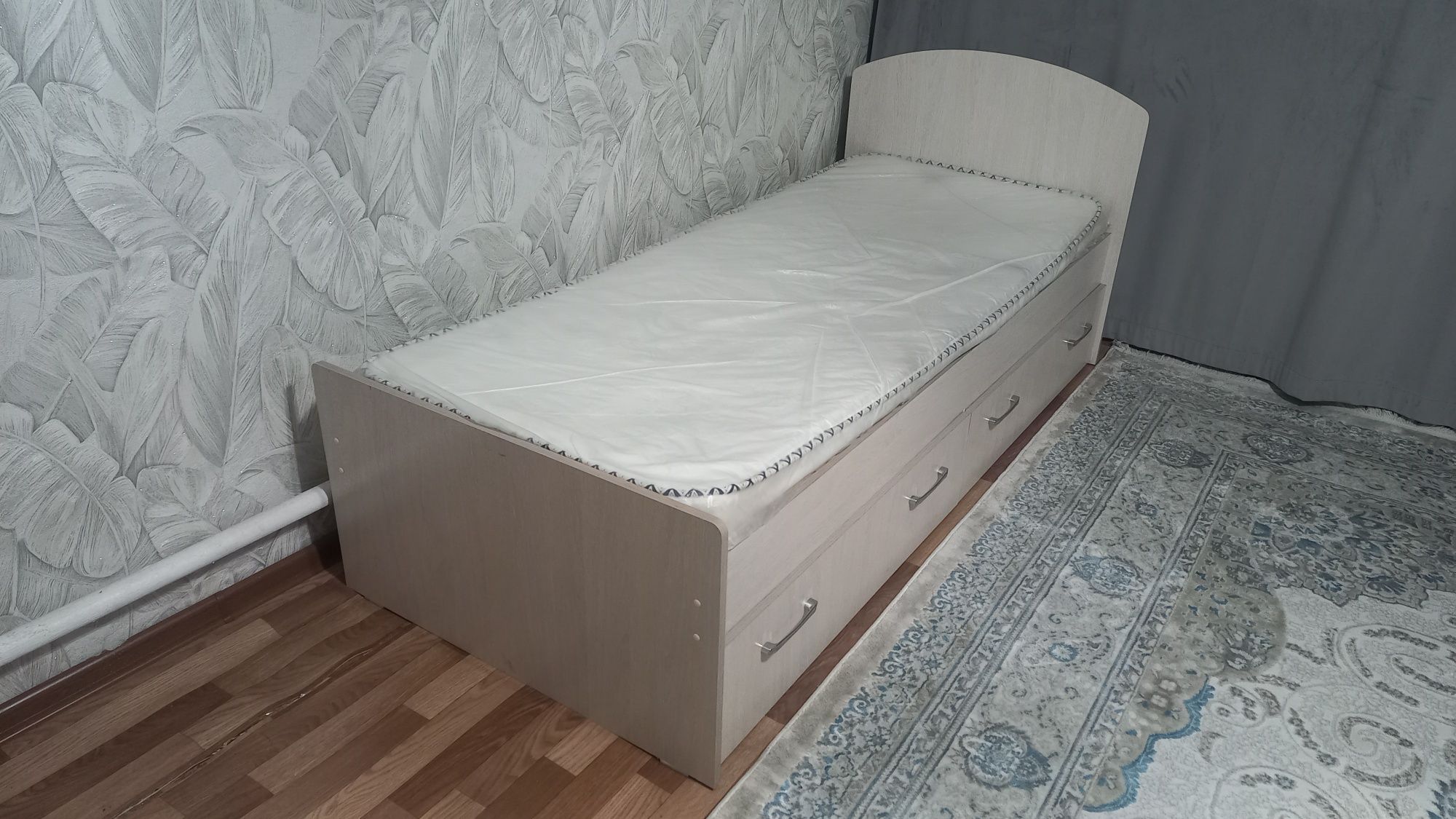 Продам кровать почти новый
