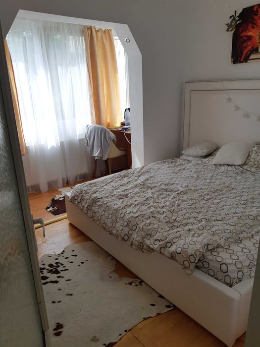 Inchiriez ap. 3 camere amenajat Pandurilor + garaj.