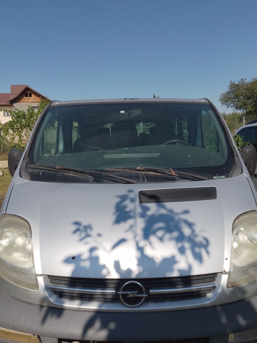 Dezmembrez Opel Vivaro 2006 1.9 cdti 6 trepte Orice piesa disponibila