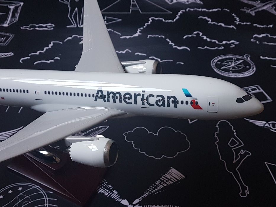 Модель самолета Boeing 787 Dreamliner American Airlines, масштаб 1/130