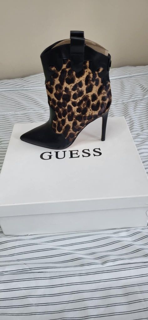 Боти Guess нови !!