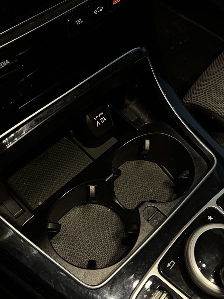Поставка за чаши G W463, C W205 ,E W213  ,GLC W253
