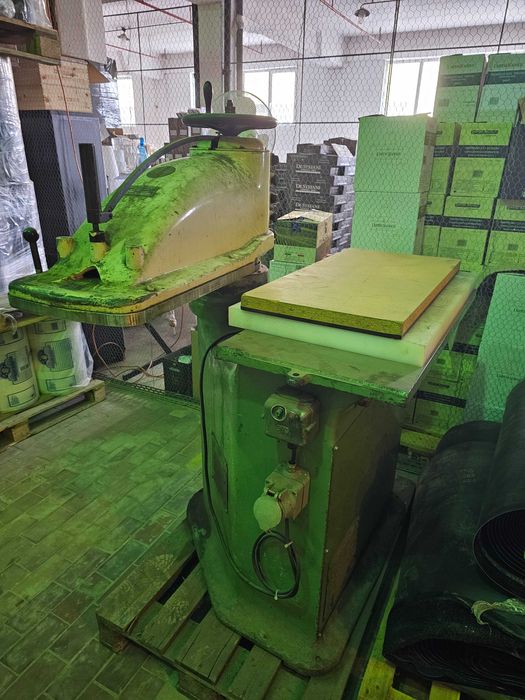 Masina de croit piele sau carton , Stanta cu o coloana Schön & Cie