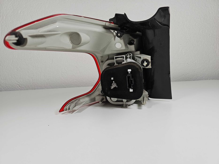 Десен стоп за пежо 2008 Peugeot преди фейслифт имам и ляв и след фейс