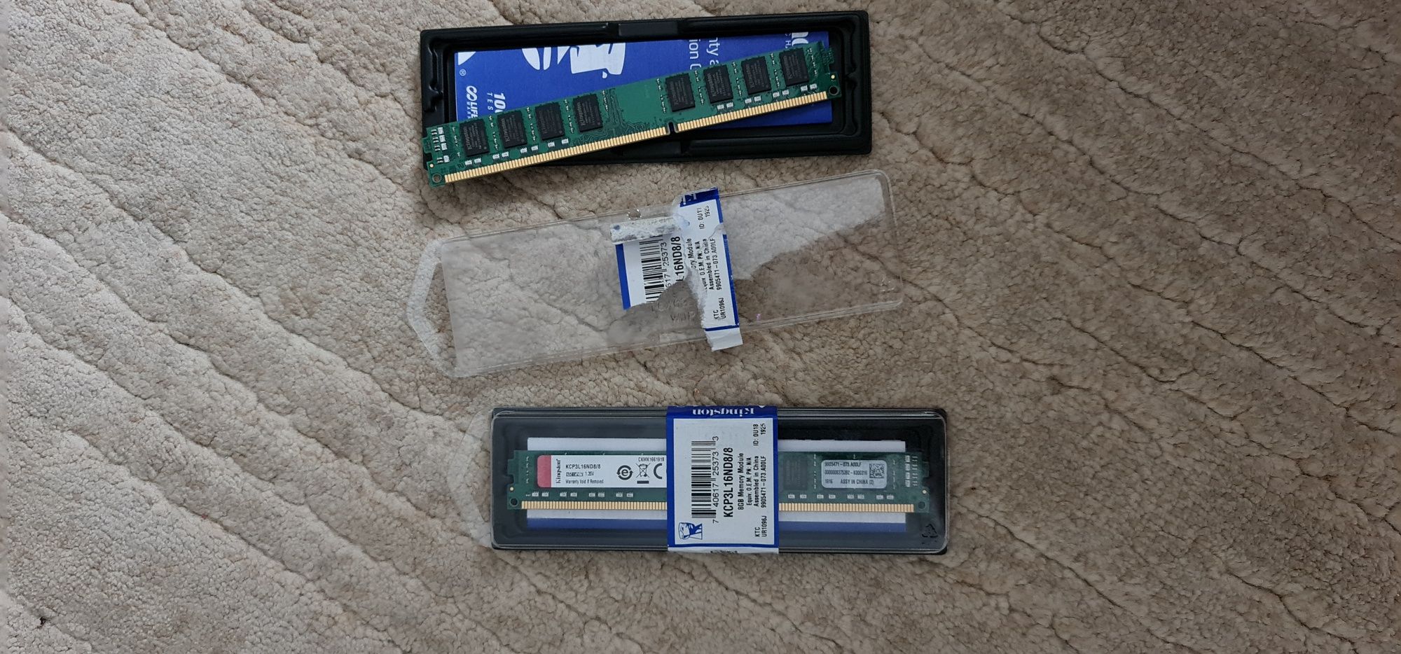 Vând plăcuțe RAM a câte 8GB