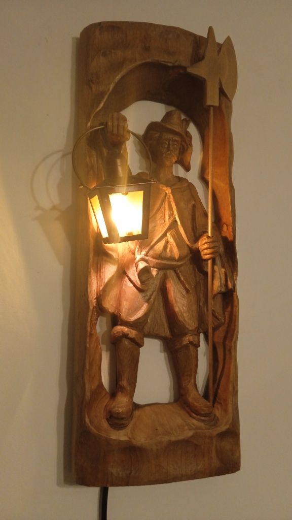 Lampa perete de veghe sculptata in lemn, paznic de noapte, 220V_Spania